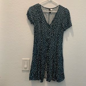 Puff sleeve, button up, floral dress